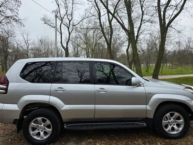 Серый Тойота Ленд Крузер Прадо 120, объемом двигателя 3 л и пробегом 256 тыс. км за 3300 $, фото 1 на Automoto.ua