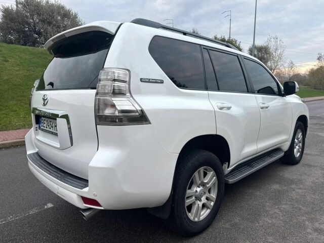 Белый Тойота Ленд Крузер Прадо 150, объемом двигателя 4 л и пробегом 237 тыс. км за 19700 $, фото 1 на Automoto.ua