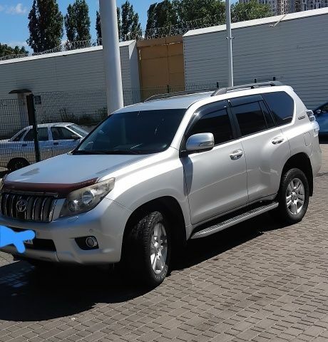 Серый Тойота Ленд Крузер Прадо 150, объемом двигателя 3 л и пробегом 274 тыс. км за 21600 $, фото 1 на Automoto.ua