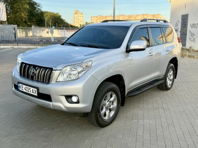 Серый Тойота Ленд Крузер Прадо 150, объемом двигателя 4 л и пробегом 173 тыс. км за 27000 $, фото 1 на Automoto.ua