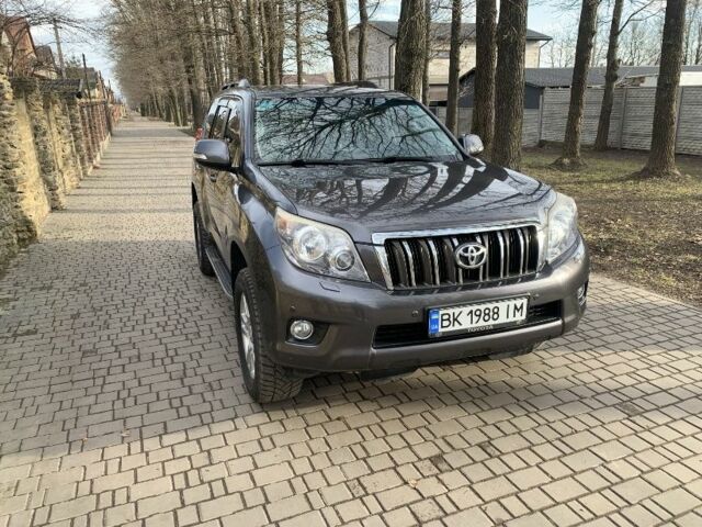 Серый Тойота Ленд Крузер Прадо 150, объемом двигателя 4 л и пробегом 183 тыс. км за 22000 $, фото 1 на Automoto.ua