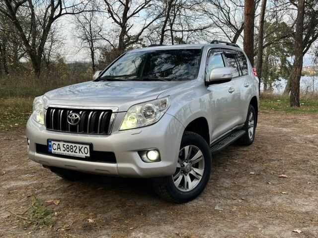 Серый Тойота Ленд Крузер Прадо 150, объемом двигателя 3 л и пробегом 490 тыс. км за 22500 $, фото 1 на Automoto.ua