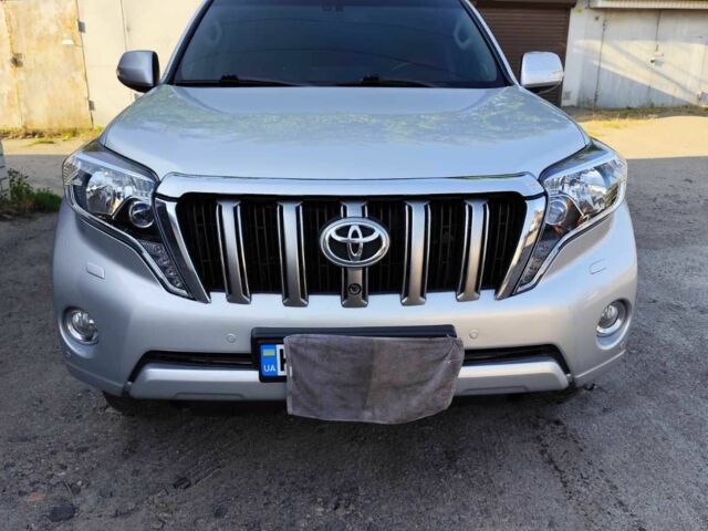 Серый Тойота Ленд Крузер Прадо 150, объемом двигателя 4 л и пробегом 111 тыс. км за 30500 $, фото 1 на Automoto.ua