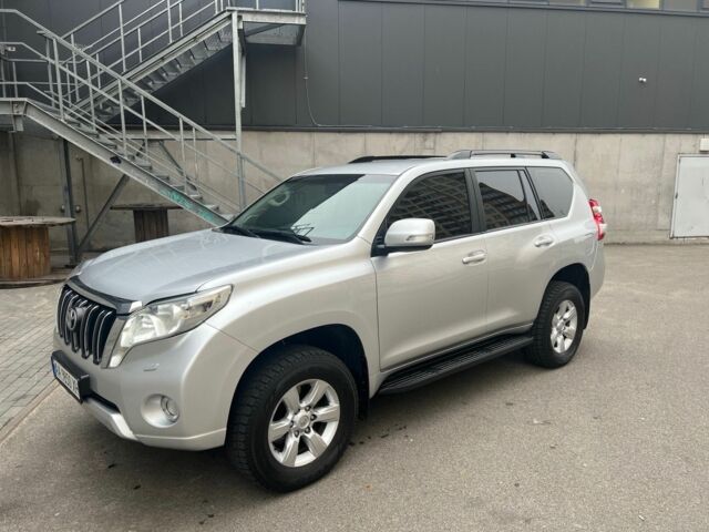 Серый Тойота Ленд Крузер Прадо 150, объемом двигателя 2.7 л и пробегом 318 тыс. км за 25500 $, фото 1 на Automoto.ua