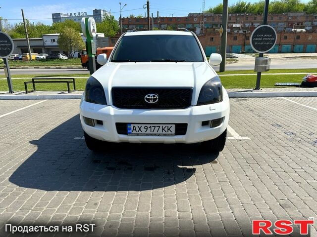 Белый Тойота Ленд Крузер Прадо, объемом двигателя 4 л и пробегом 258 тыс. км за 17600 $, фото 1 на Automoto.ua