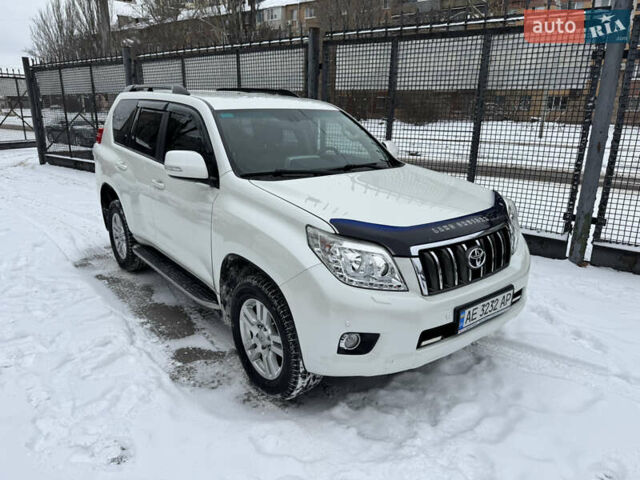 Белый Тойота Ленд Крузер Прадо, объемом двигателя 3 л и пробегом 280 тыс. км за 18950 $, фото 1 на Automoto.ua