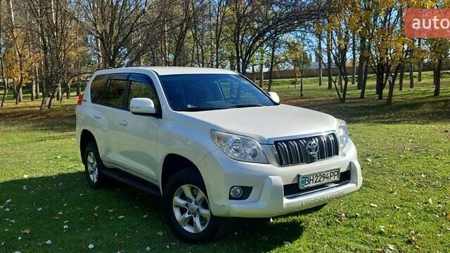 Белый Тойота Ленд Крузер Прадо, объемом двигателя 2.7 л и пробегом 180 тыс. км за 20500 $, фото 1 на Automoto.ua