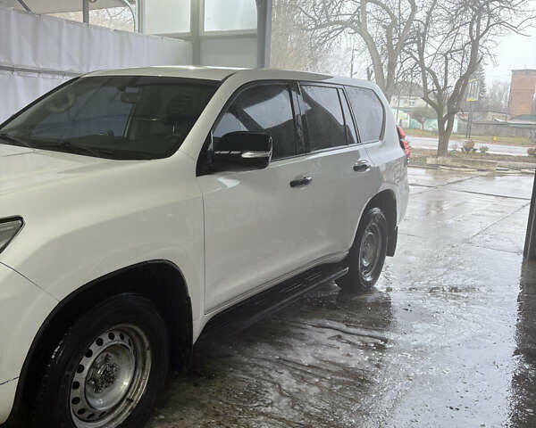 Белый Тойота Ленд Крузер Прадо, объемом двигателя 2.7 л и пробегом 300 тыс. км за 21000 $, фото 1 на Automoto.ua