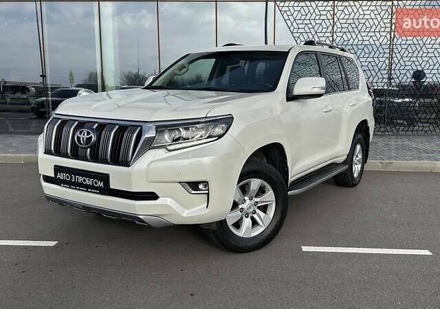 Білий Тойота Ленд Крузер Прадо, об'ємом двигуна 4 л та пробігом 90 тис. км за 39604 $, фото 1 на Automoto.ua