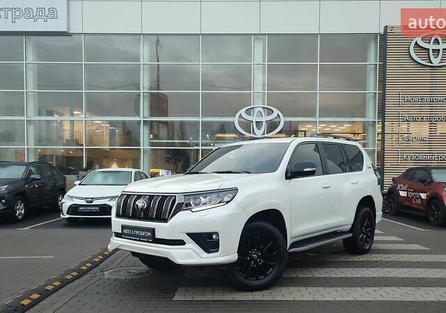 Белый Тойота Ленд Крузер Прадо, объемом двигателя 3.96 л и пробегом 39 тыс. км за 61819 $, фото 1 на Automoto.ua