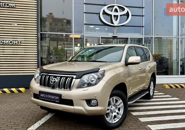 Бежевый Тойота Ленд Крузер Прадо, объемом двигателя 4 л и пробегом 122 тыс. км за 23494 $, фото 1 на Automoto.ua