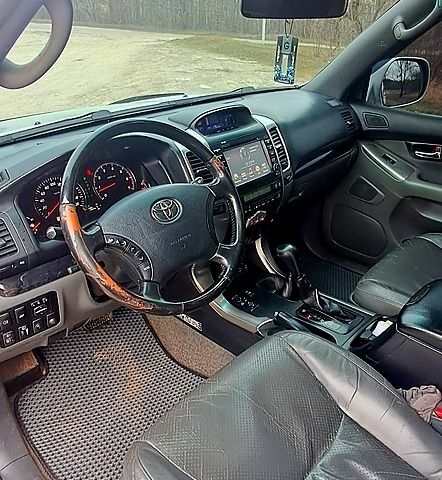 Тойота Ленд Крузер Прадо, об'ємом двигуна 4 л та пробігом 245 тис. км за 16000 $, фото 1 на Automoto.ua