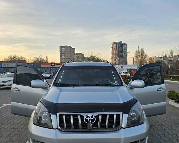 Серый Тойота Ленд Крузер Прадо, объемом двигателя 3 л и пробегом 286 тыс. км за 16000 $, фото 1 на Automoto.ua