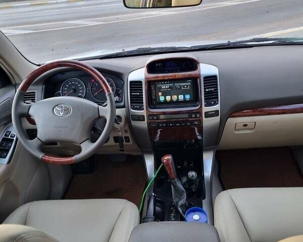 Серый Тойота Ленд Крузер Прадо, объемом двигателя 4 л и пробегом 243 тыс. км за 16500 $, фото 1 на Automoto.ua