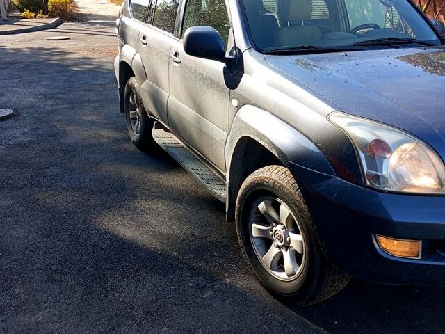 Серый Тойота Ленд Крузер Прадо, объемом двигателя 4 л и пробегом 356 тыс. км за 13500 $, фото 1 на Automoto.ua