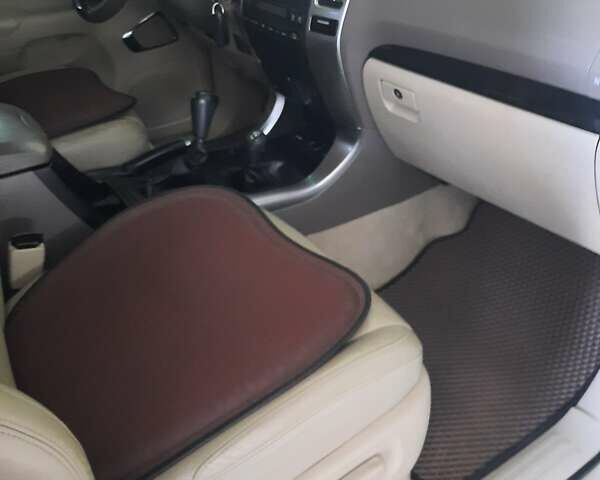 Серый Тойота Ленд Крузер Прадо, объемом двигателя 3.96 л и пробегом 254 тыс. км за 20500 $, фото 1 на Automoto.ua