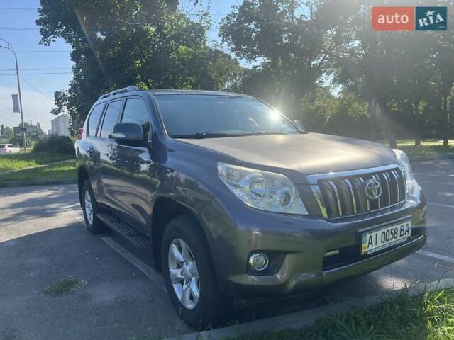 Серый Тойота Ленд Крузер Прадо, объемом двигателя 3 л и пробегом 242 тыс. км за 24800 $, фото 1 на Automoto.ua