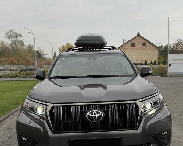 Серый Тойота Ленд Крузер Прадо, объемом двигателя 3.96 л и пробегом 76 тыс. км за 54600 $, фото 1 на Automoto.ua