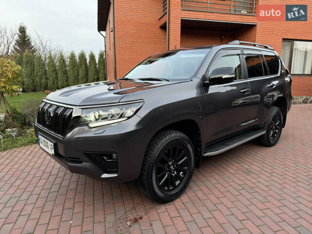 Серый Тойота Ленд Крузер Прадо, объемом двигателя 3.96 л и пробегом 18 тыс. км за 55999 $, фото 1 на Automoto.ua