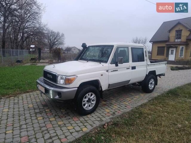 Білий Тойота Ленд Крузер, об'ємом двигуна 4.2 л та пробігом 13 тис. км за 19999 $, фото 1 на Automoto.ua