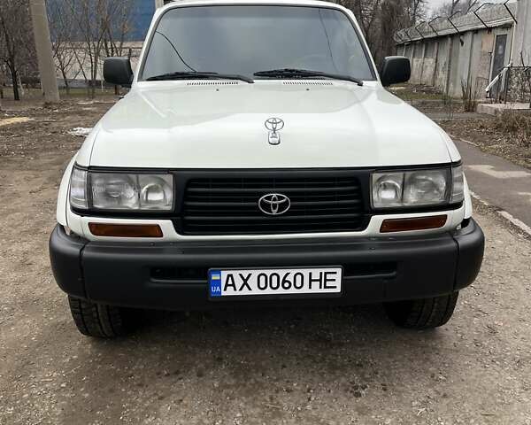 Белый Тойота Ленд Крузер, объемом двигателя 4.47 л и пробегом 321 тыс. км за 17000 $, фото 1 на Automoto.ua