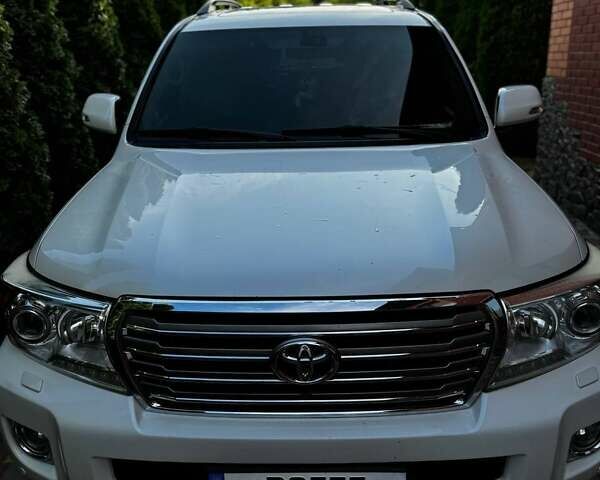 Белый Тойота Ленд Крузер, объемом двигателя 4.61 л и пробегом 147 тыс. км за 34000 $, фото 1 на Automoto.ua