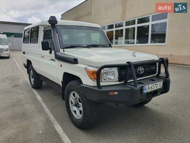 Белый Тойота Ленд Крузер, объемом двигателя 4.2 л и пробегом 40 тыс. км за 85000 $, фото 1 на Automoto.ua