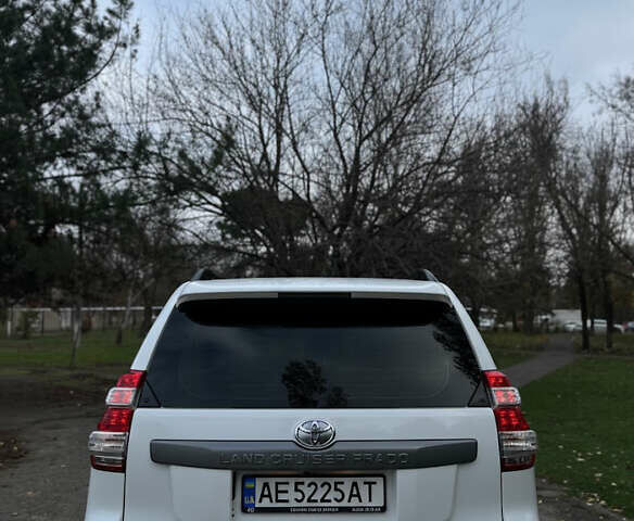Белый Тойота Ленд Крузер, объемом двигателя 2.98 л и пробегом 280 тыс. км за 27500 $, фото 1 на Automoto.ua