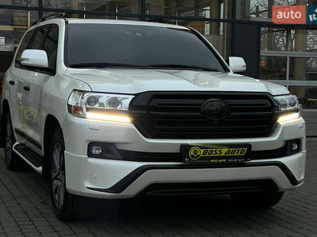 Белый Тойота Ленд Крузер, объемом двигателя 4.46 л и пробегом 225 тыс. км за 47000 $, фото 1 на Automoto.ua