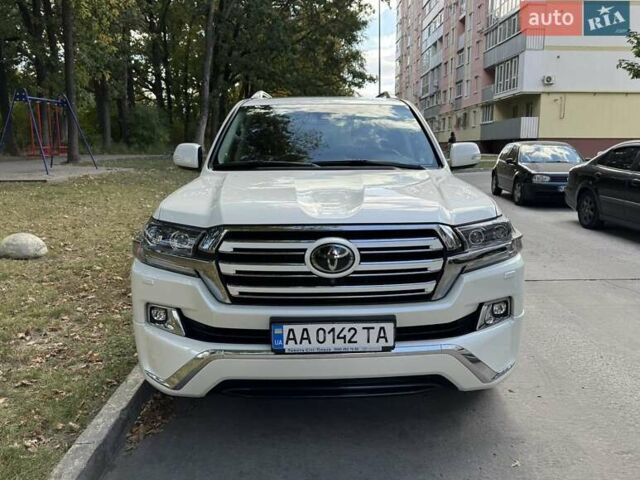 Белый Тойота Ленд Крузер, объемом двигателя 4.46 л и пробегом 124 тыс. км за 59500 $, фото 1 на Automoto.ua