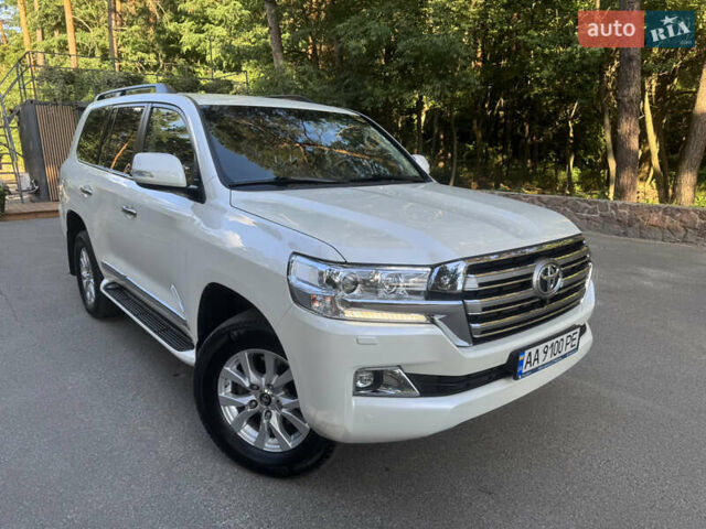 Белый Тойота Ленд Крузер, объемом двигателя 4.61 л и пробегом 122 тыс. км за 54000 $, фото 1 на Automoto.ua