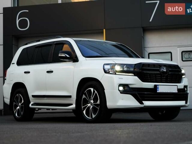 Белый Тойота Ленд Крузер, объемом двигателя 4.46 л и пробегом 60 тыс. км за 76500 $, фото 1 на Automoto.ua