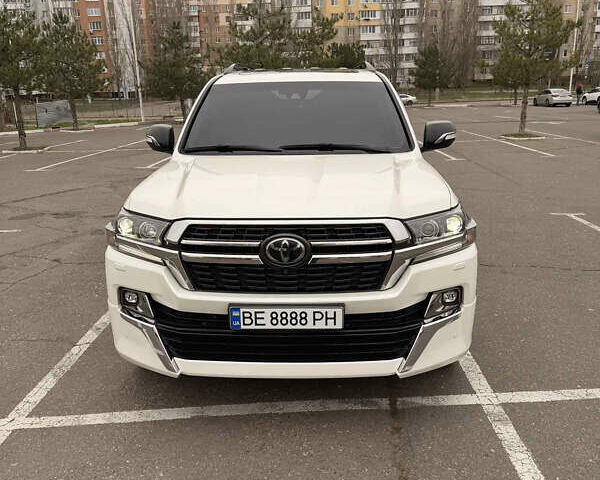 Белый Тойота Ленд Крузер, объемом двигателя 4.46 л и пробегом 110 тыс. км за 72000 $, фото 1 на Automoto.ua