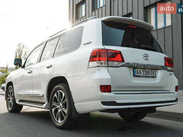 Белый Тойота Ленд Крузер, объемом двигателя 4.46 л и пробегом 148 тыс. км за 67000 $, фото 1 на Automoto.ua