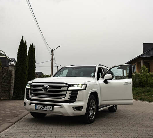 Белый Тойота Ленд Крузер, объемом двигателя 3.45 л и пробегом 60 тыс. км за 78000 $, фото 1 на Automoto.ua