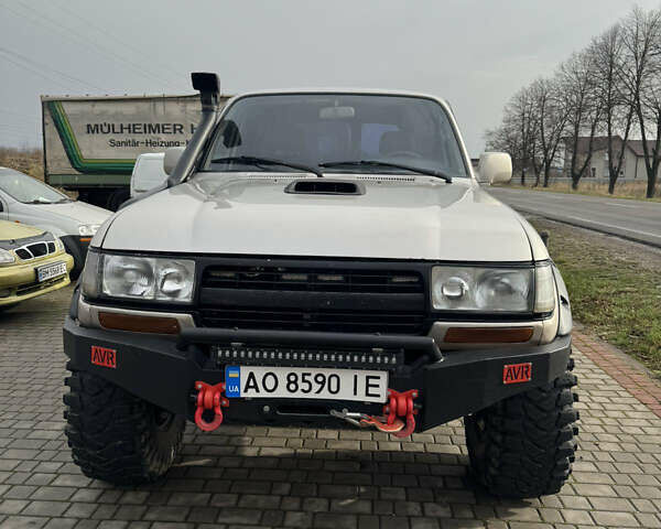 Бежевый Тойота Ленд Крузер, объемом двигателя 4.16 л и пробегом 300 тыс. км за 18900 $, фото 1 на Automoto.ua