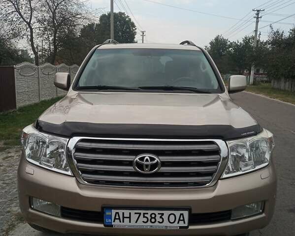 Бежевый Тойота Ленд Крузер, объемом двигателя 4.5 л и пробегом 156 тыс. км за 29000 $, фото 1 на Automoto.ua
