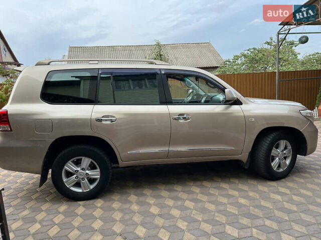 Бежевый Тойота Ленд Крузер, объемом двигателя 4.46 л и пробегом 295 тыс. км за 24000 $, фото 1 на Automoto.ua