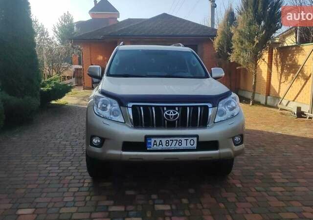 Бежевый Тойота Ленд Крузер, объемом двигателя 2.69 л и пробегом 264 тыс. км за 23000 $, фото 1 на Automoto.ua