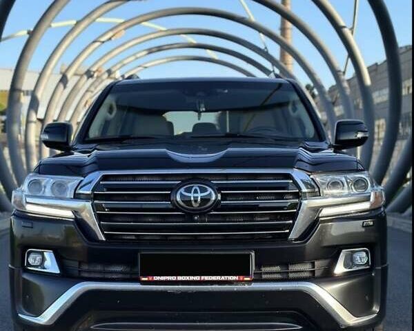 Черный Тойота Ленд Крузер, объемом двигателя 4.5 л и пробегом 350 тыс. км за 47500 $, фото 1 на Automoto.ua