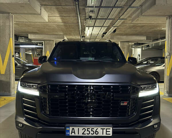 Черный Тойота Ленд Крузер, объемом двигателя 3.5 л и пробегом 57 тыс. км за 75000 $, фото 1 на Automoto.ua