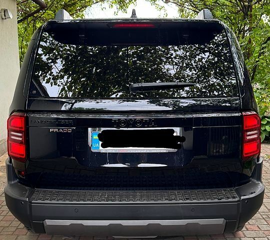 Черный Тойота Ленд Крузер, объемом двигателя 2.8 л и пробегом 8 тыс. км за 75000 $, фото 1 на Automoto.ua