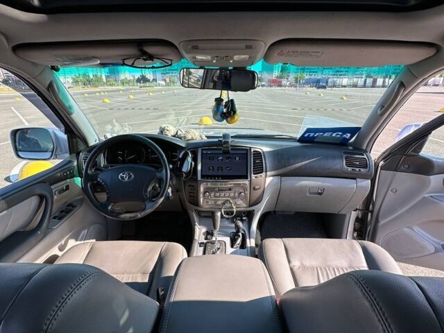 Серый Тойота Ленд Крузер, объемом двигателя 4.7 л и пробегом 0 тыс. км за 13999 $, фото 1 на Automoto.ua