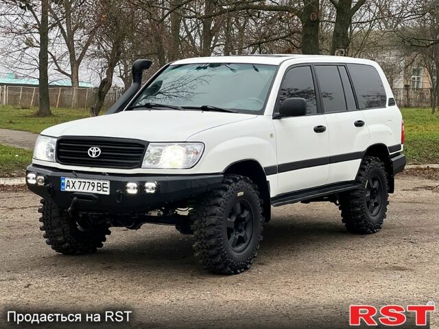 Серый Тойота Ленд Крузер, объемом двигателя 4.5 л и пробегом 210 тыс. км за 23500 $, фото 1 на Automoto.ua