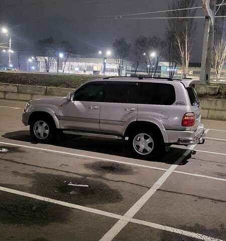 Серый Тойота Ленд Крузер, объемом двигателя 4.7 л и пробегом 310 тыс. км за 10500 $, фото 1 на Automoto.ua