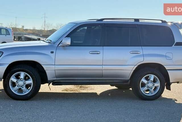 Серый Тойота Ленд Крузер, объемом двигателя 4.7 л и пробегом 342 тыс. км за 14000 $, фото 1 на Automoto.ua