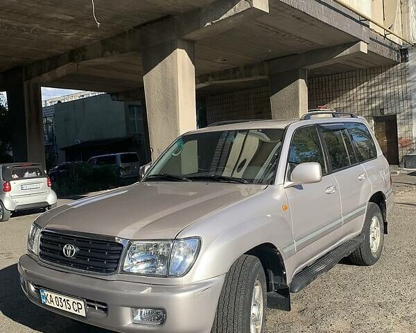 Серый Тойота Ленд Крузер, объемом двигателя 4.7 л и пробегом 408 тыс. км за 12500 $, фото 1 на Automoto.ua