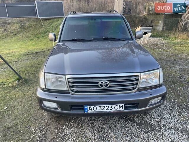 Серый Тойота Ленд Крузер, объемом двигателя 4.7 л и пробегом 770 тыс. км за 16500 $, фото 1 на Automoto.ua