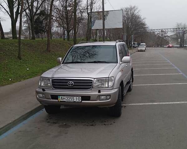 Сірий Тойота Ленд Крузер, об'ємом двигуна 4.7 л та пробігом 291 тис. км за 16199 $, фото 1 на Automoto.ua