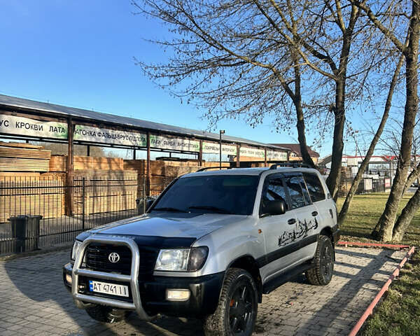 Серый Тойота Ленд Крузер, объемом двигателя 4.7 л и пробегом 390 тыс. км за 11300 $, фото 1 на Automoto.ua